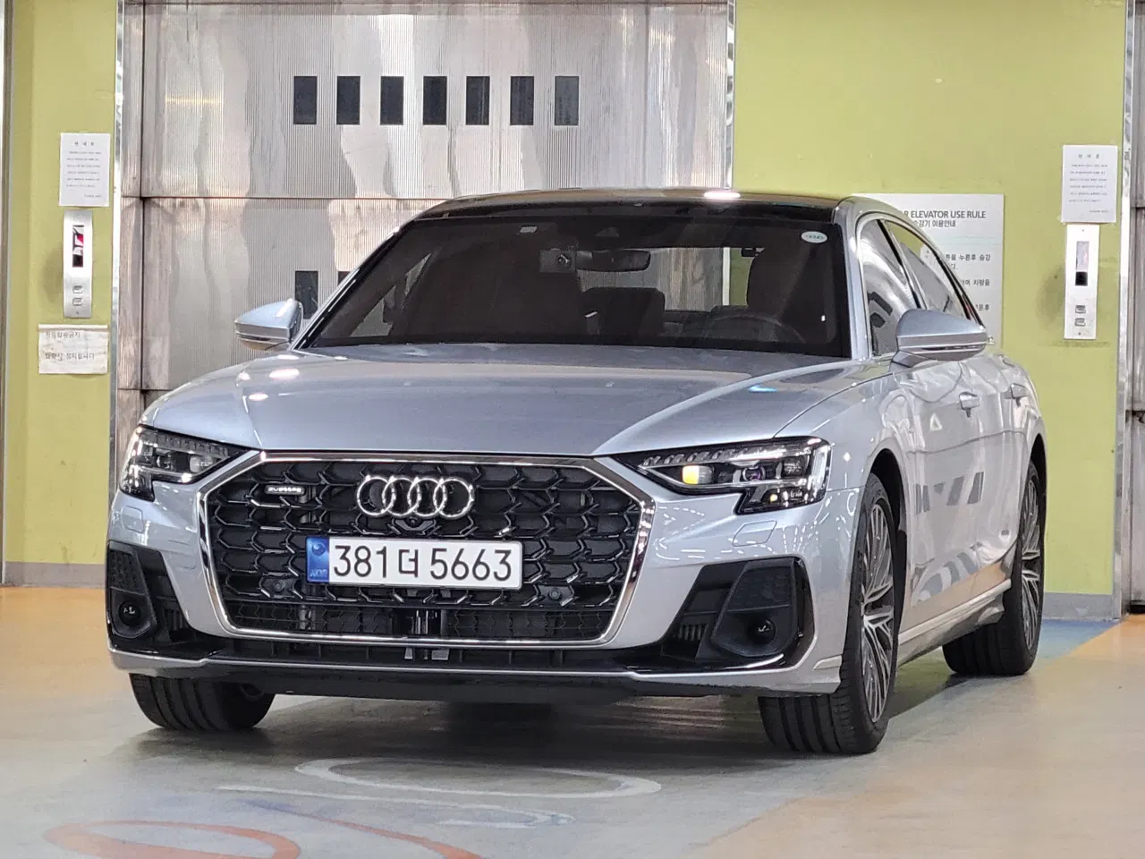 Audi A8 (D5) 55 TFSI Quattro LWB 2023 — photo 1 sur 26
