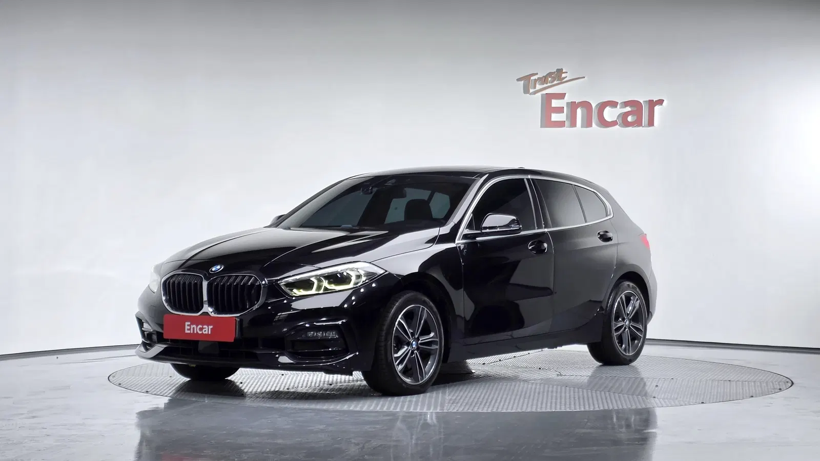 BMW Série 1 (F40) 118d Sport 2021 — photo 1 sur 31