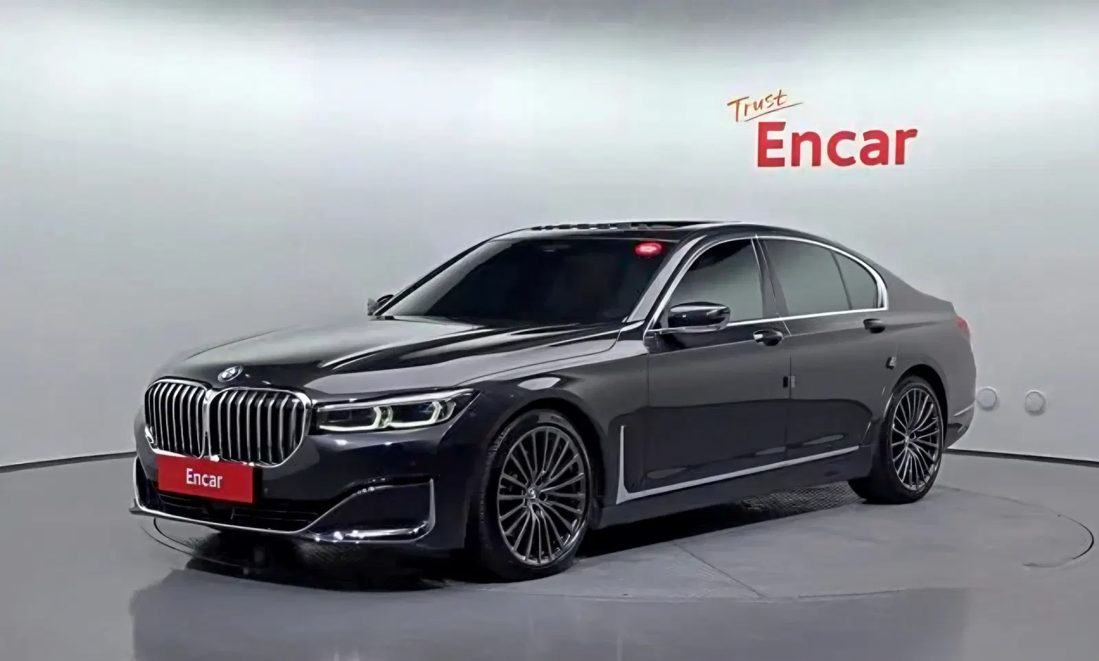BMW Série 7 (G11) 730d xDrive Design Pure Excellence 2021 — photo 1 sur 26