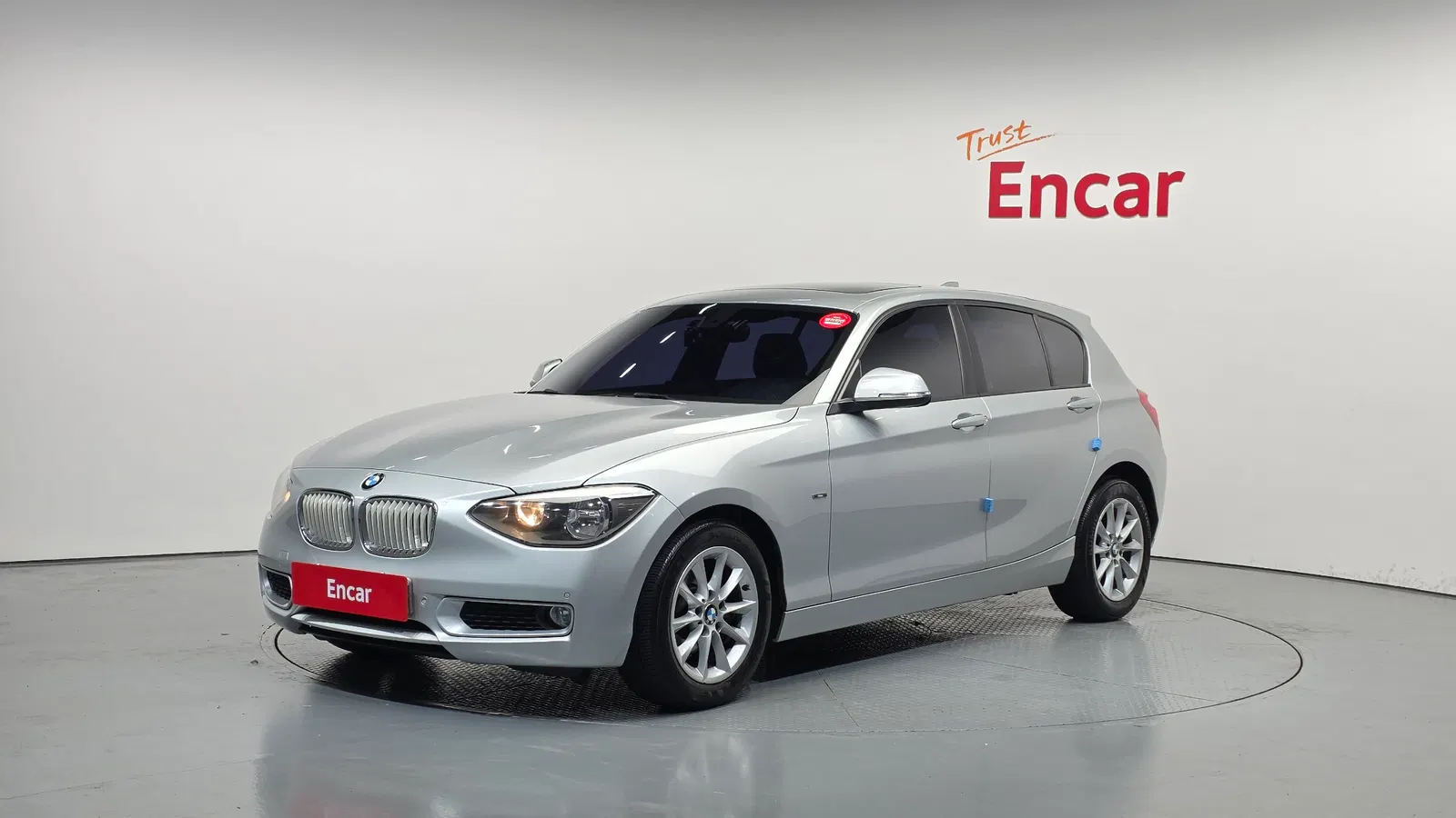 BMW Série 1 (F20) 118d Urban 5 portes 2013 — photo 1 sur 26