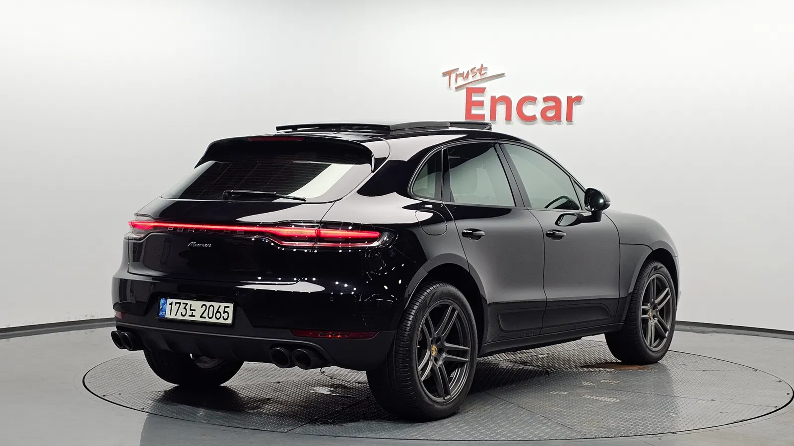 Porsche Macan 2.0 2019 — photo 1 sur 32