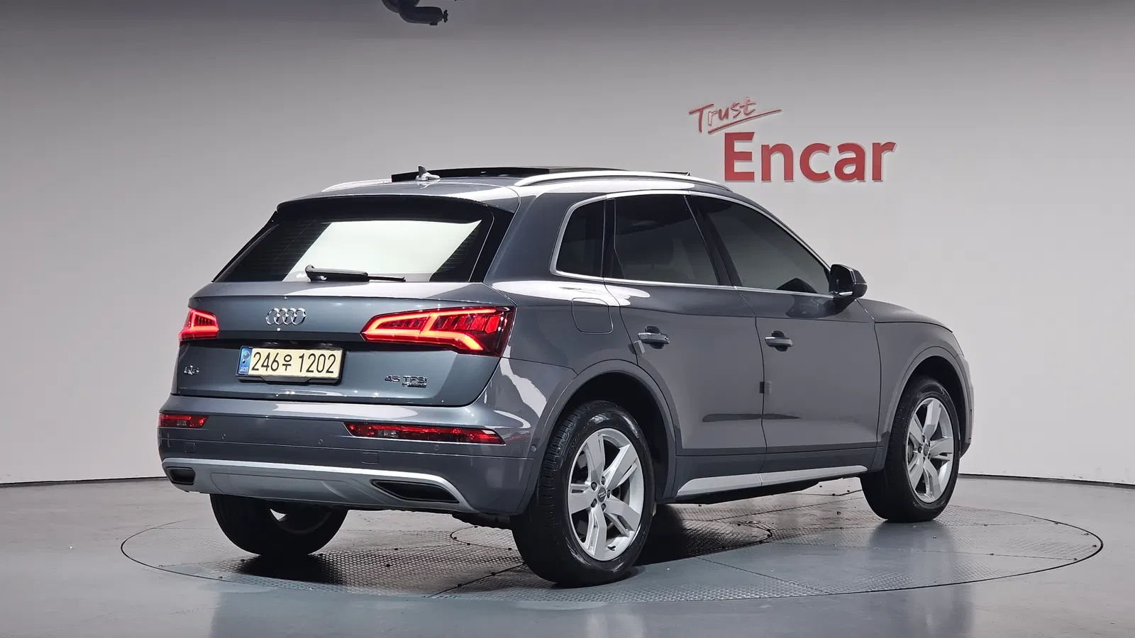 Audi Q5 (FY) 45 TFSI Quattro Premium 2020 — photo 1 sur 40