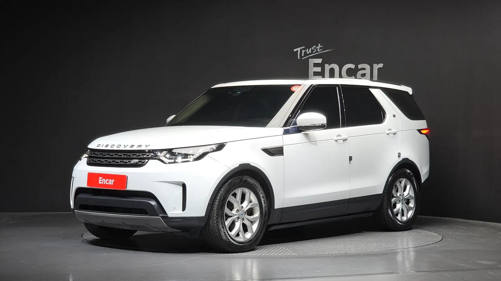 Land Rover Discovery 5 2.0 SD4 SE 2020 — photo 1 sur 20