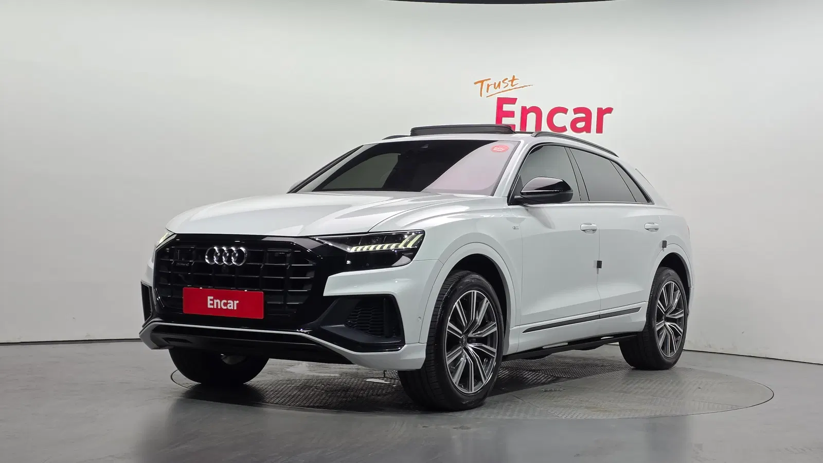 Audi Q8 (4M) 55 TFSI Quattro Premium 2021 — photo 1 sur 26
