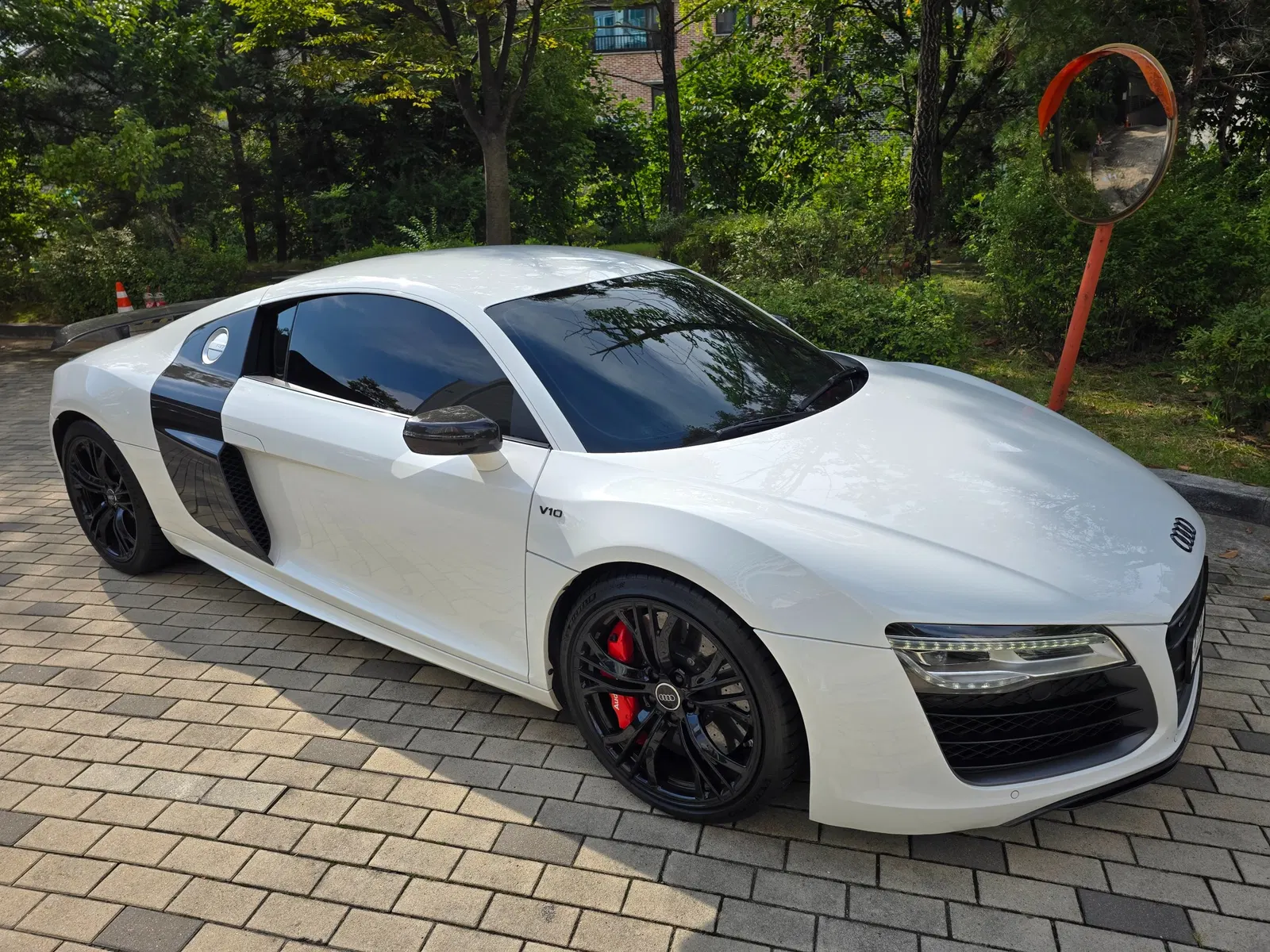 Audi R8 5.2 V10 Coupé 2015 — photo 1 sur 26