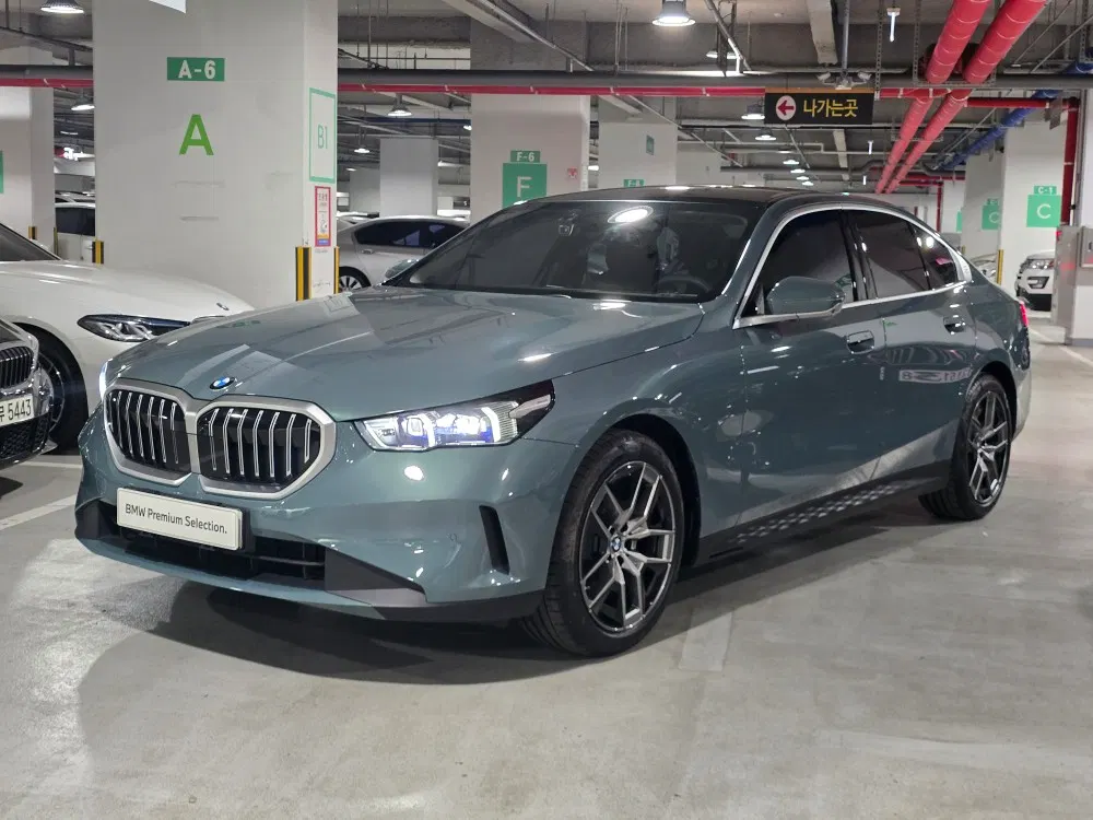 BMW Série 5 (G60) 520i 2025 — photo 1 sur 26