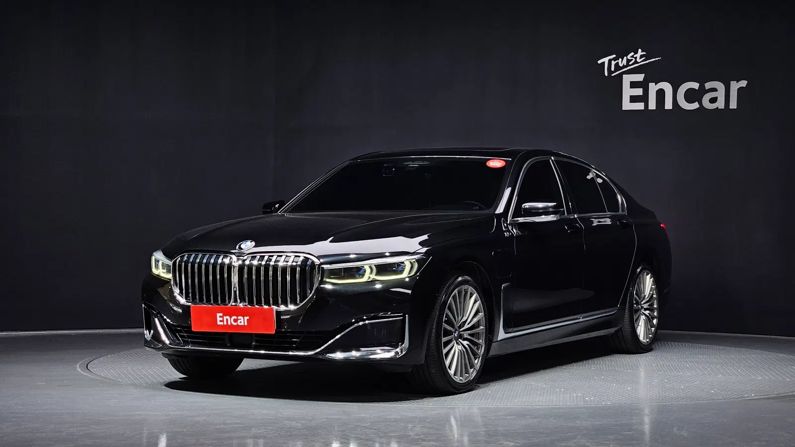 BMW Série 7 (G11) 745e iPerformance Design Pure Excellence 2021 — photo 1 sur 20