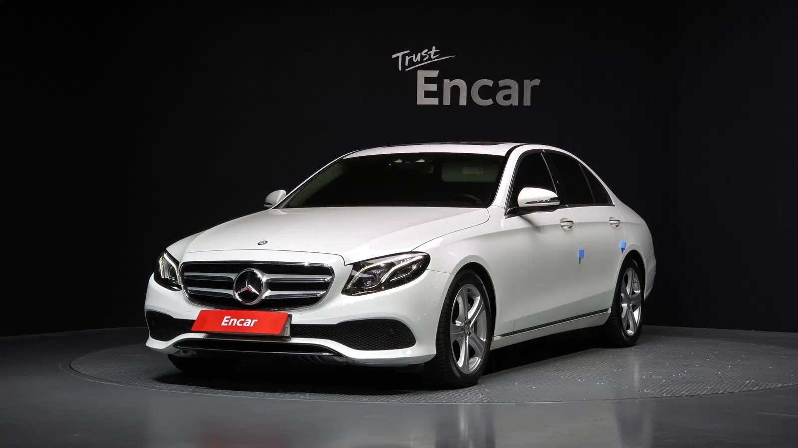 Mercedes-Benz Classe E E220d Avantgarde (W213) 2017 — photo 1 sur 20