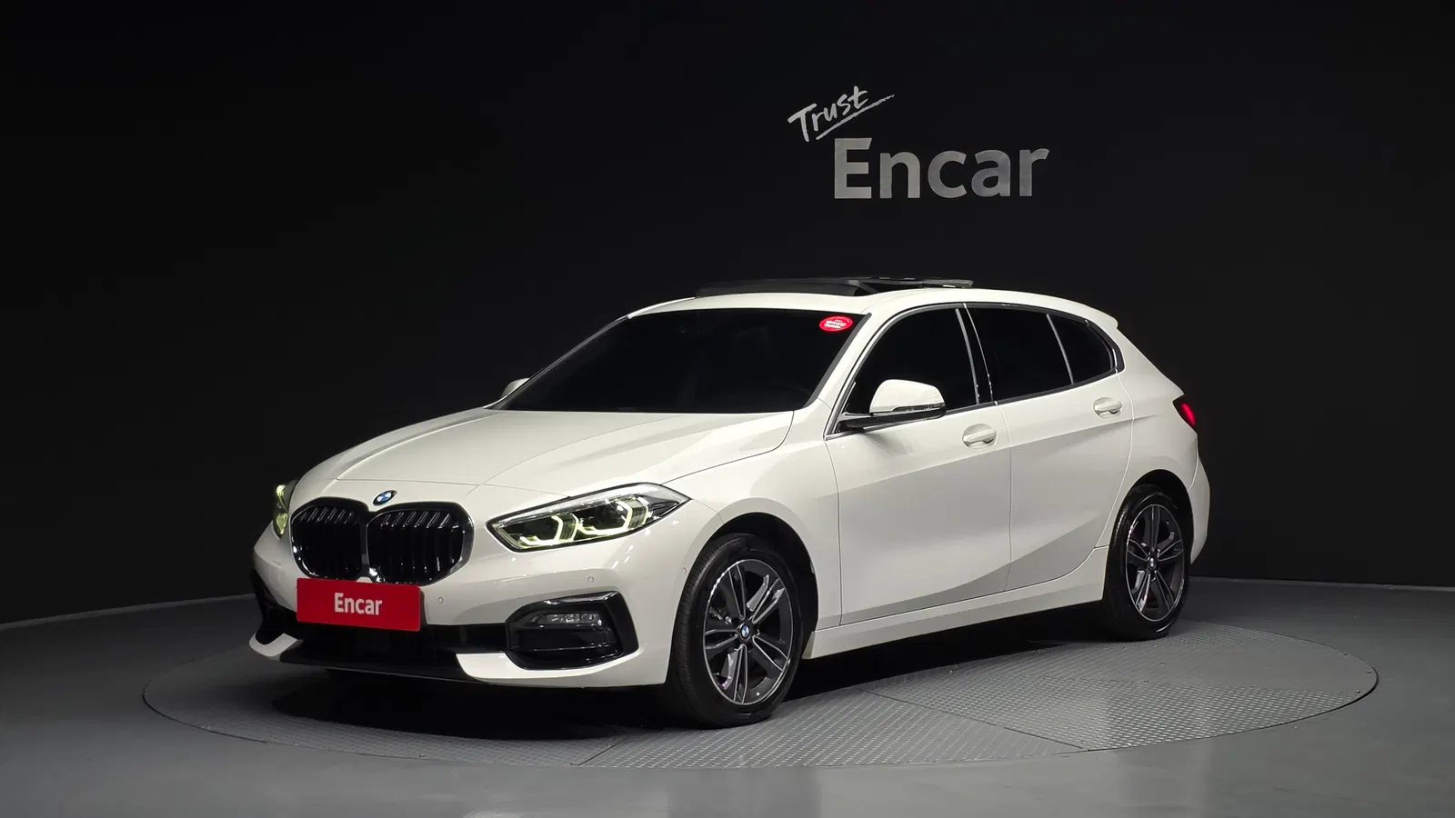 BMW Série 1 (F40) 118d Sport 2020 — photo 1 sur 30