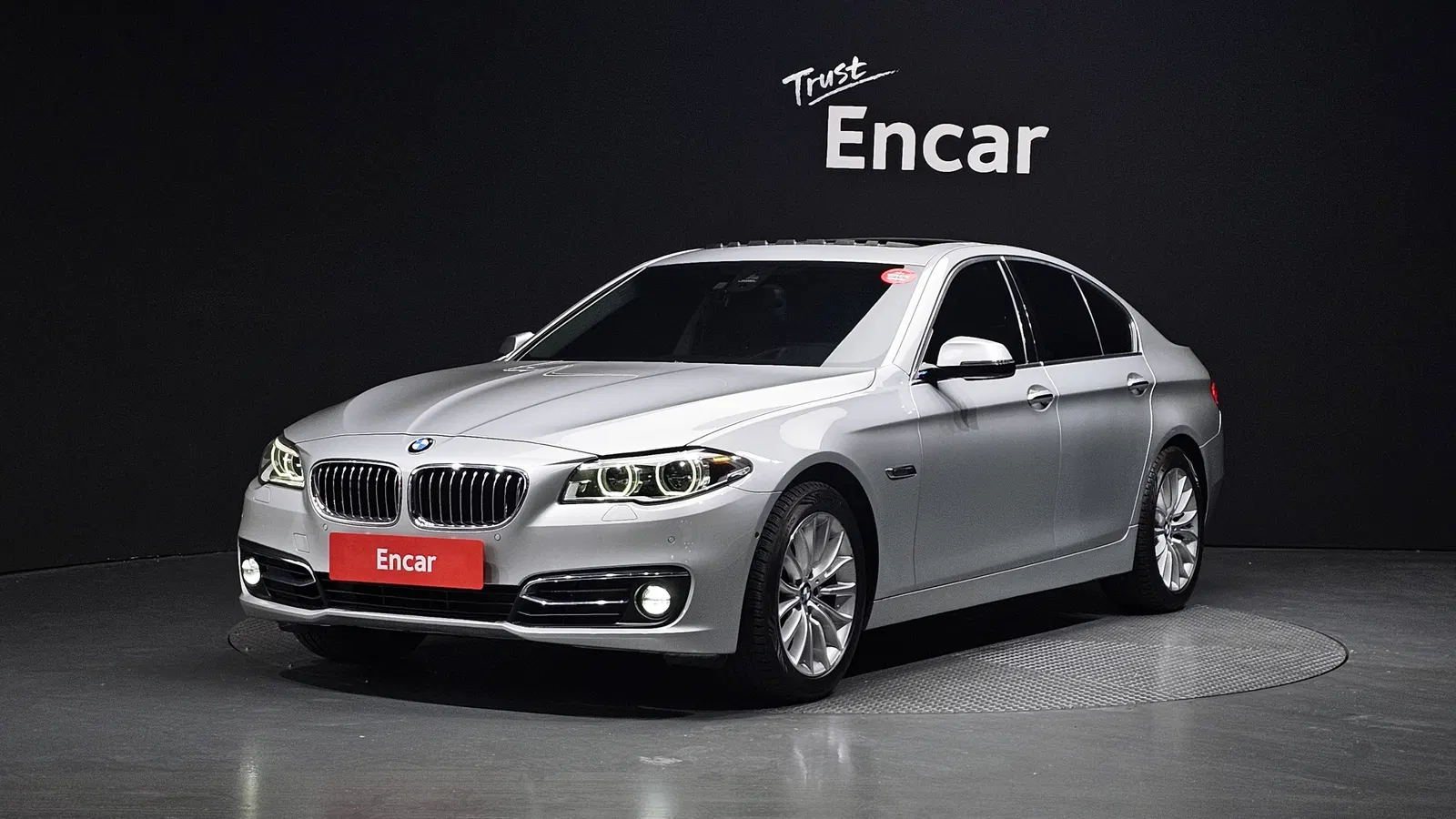 BMW Série 5 (F10) 528i xDrive Luxury 2014 — photo 1 sur 20