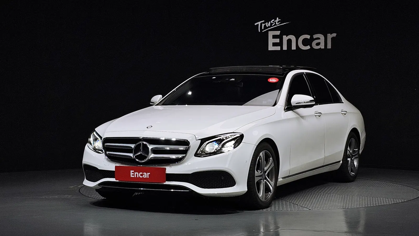 Mercedes-Benz Classe E E300 Avantgarde (W213) 2017 — photo 1 sur 20