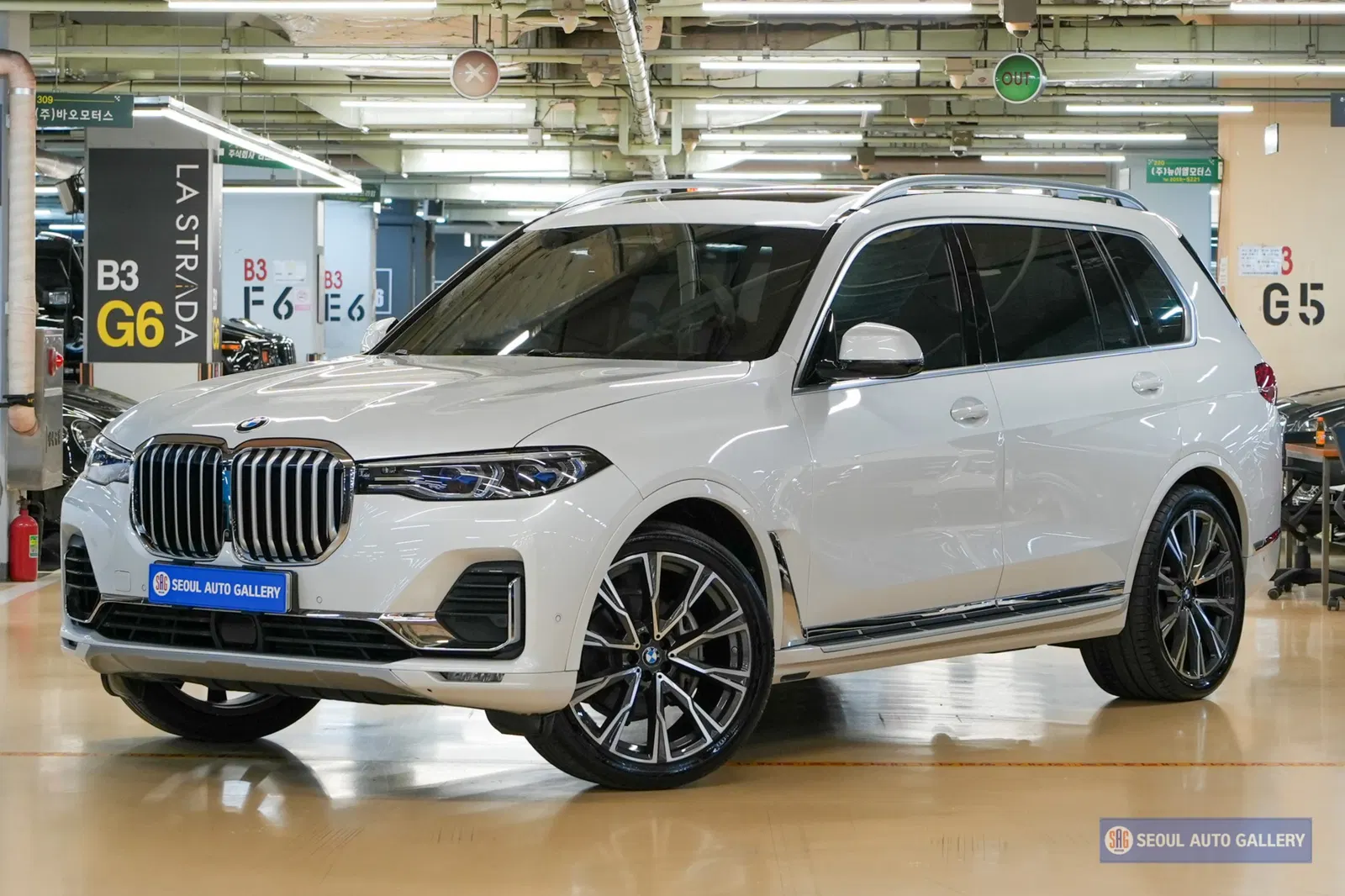 BMW X7 (G07) xDrive 30d Design Pure Excellence First Edition 6 places 2019 — photo 1 sur 26