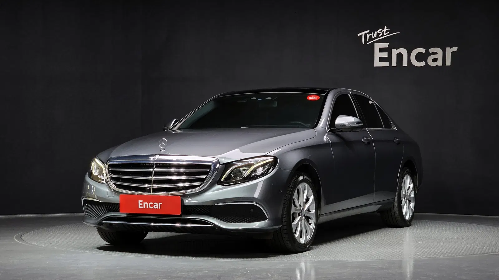 Mercedes-Benz Classe E E300 4MATIC Exclusive (W213) 2017 — photo 1 sur 20
