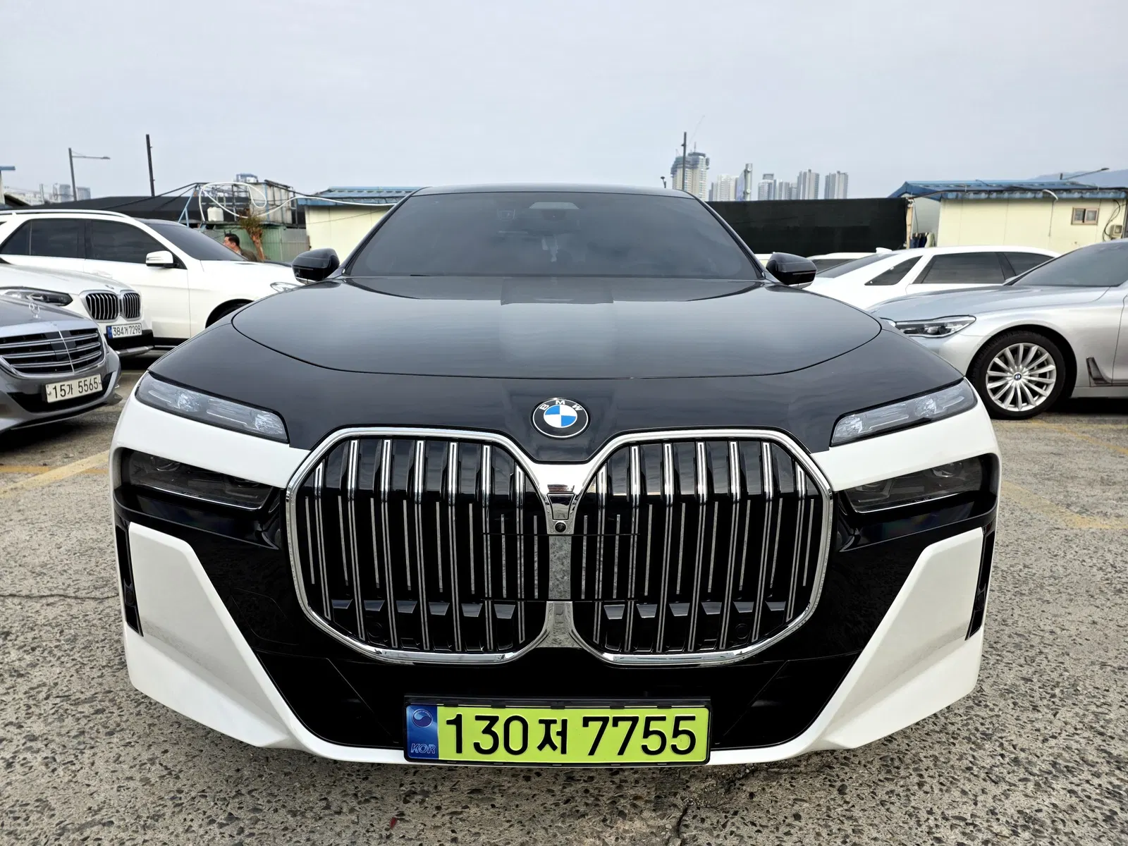 BMW Série 7 (G70) 740i sDrive M Sport 2023 — photo 1 sur 26