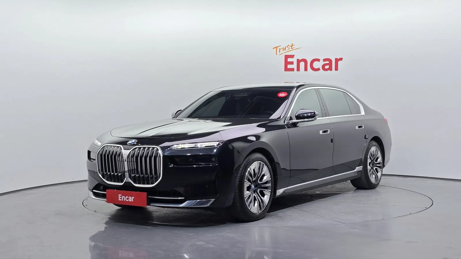 BMW Série 7 (G70) 740i sDrive Design Pure Excellence 2023 — photo 1 sur 39
