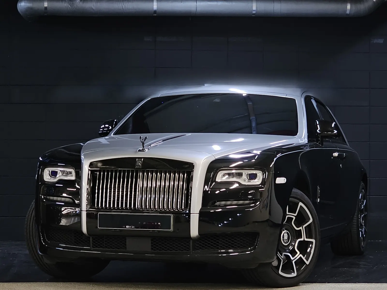 Rolls-Royce Ghost 6.6 V12 Black Badge 2017 — photo 1 sur 26