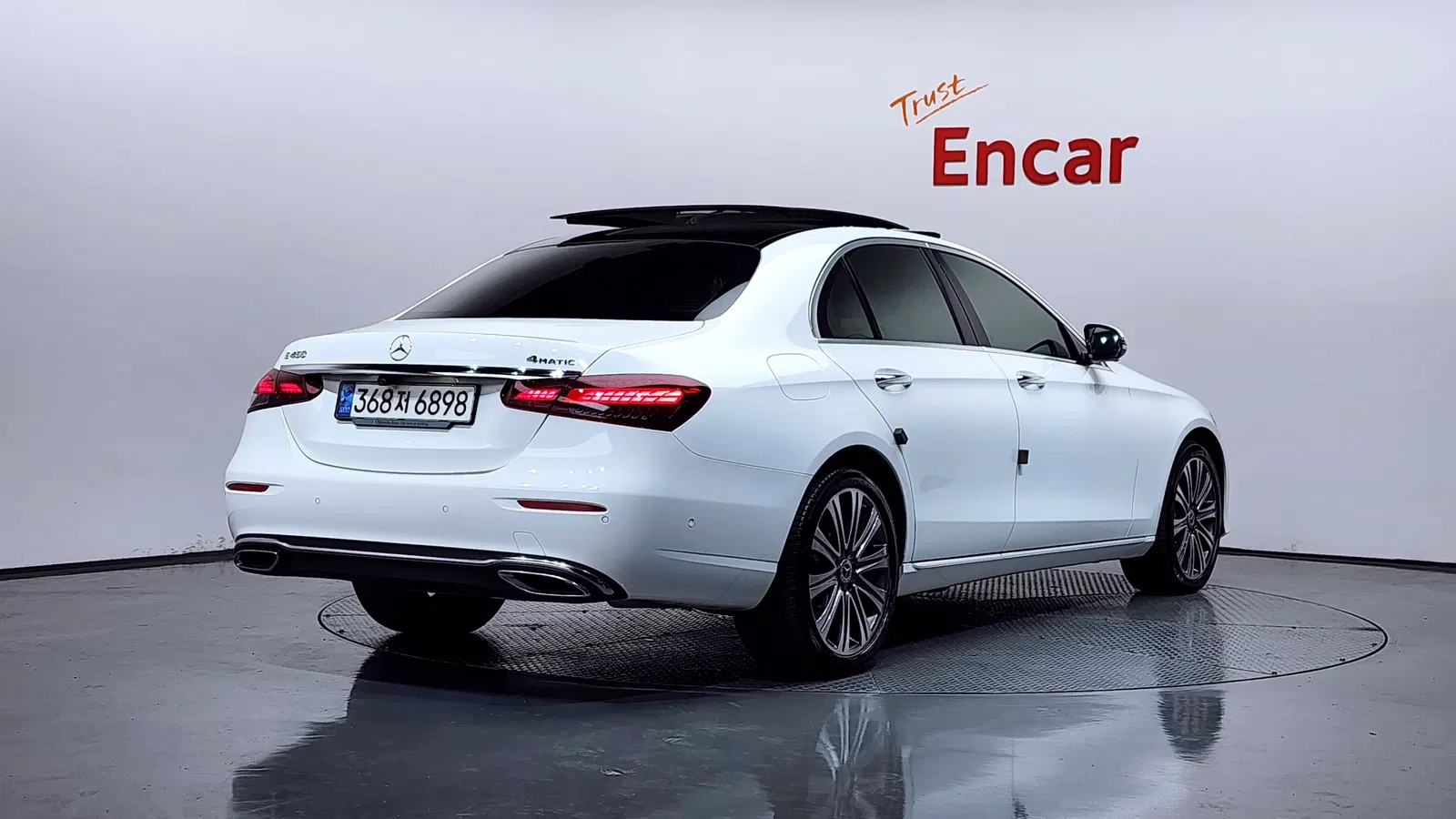 Mercedes-Benz Classe E E450 4MATIC Exclusive (W213) 2021 — photo 1 sur 35