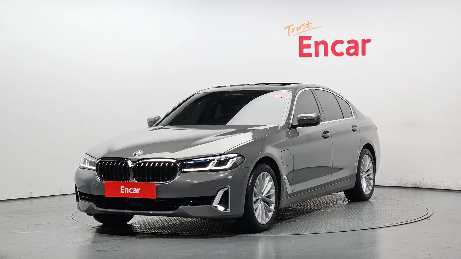 BMW Série 5 (G30) 530e Luxury 2021 — photo 1 sur 41