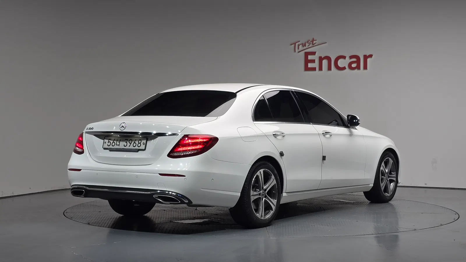 Mercedes-Benz Classe E E300 Avantgarde (W213) 2019 — photo 1 sur 32