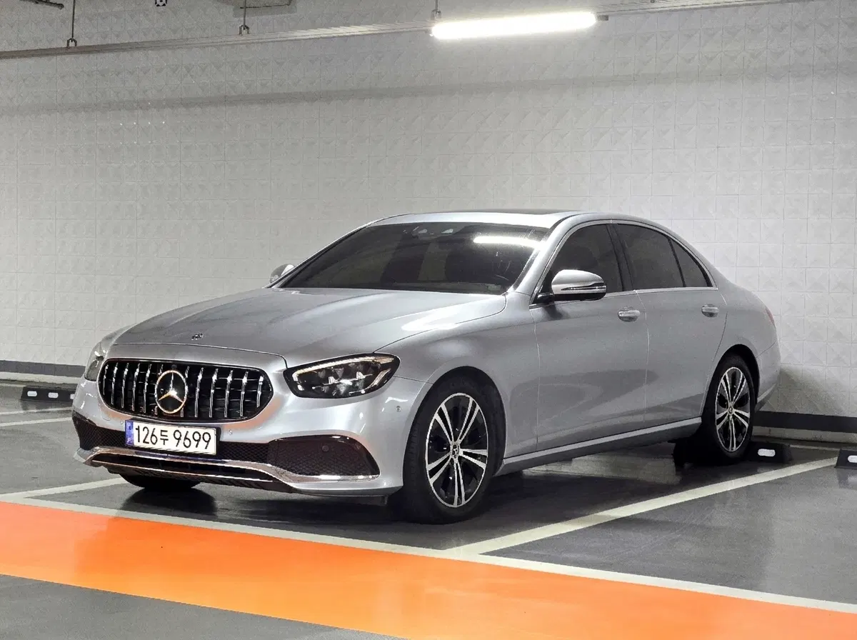 Mercedes-Benz Classe E E250 Avantgarde (W213) 2021 — photo 1 sur 26