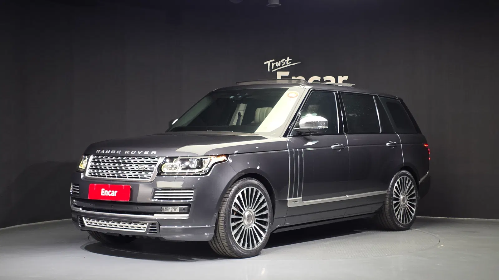 Land Rover Range Rover 4e génération 4.4 SDV8 AB LWB Diesel 2017 — photo 1 sur 20