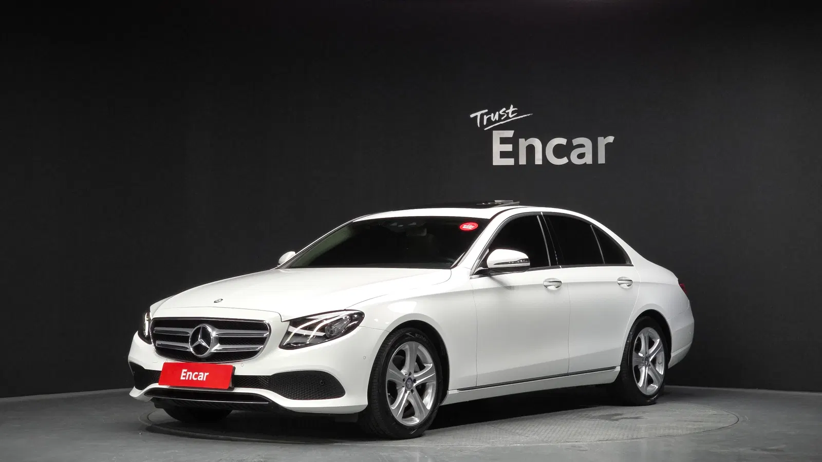 Mercedes-Benz Classe E E200 Avantgarde (W213) 2017 — photo 1 sur 20