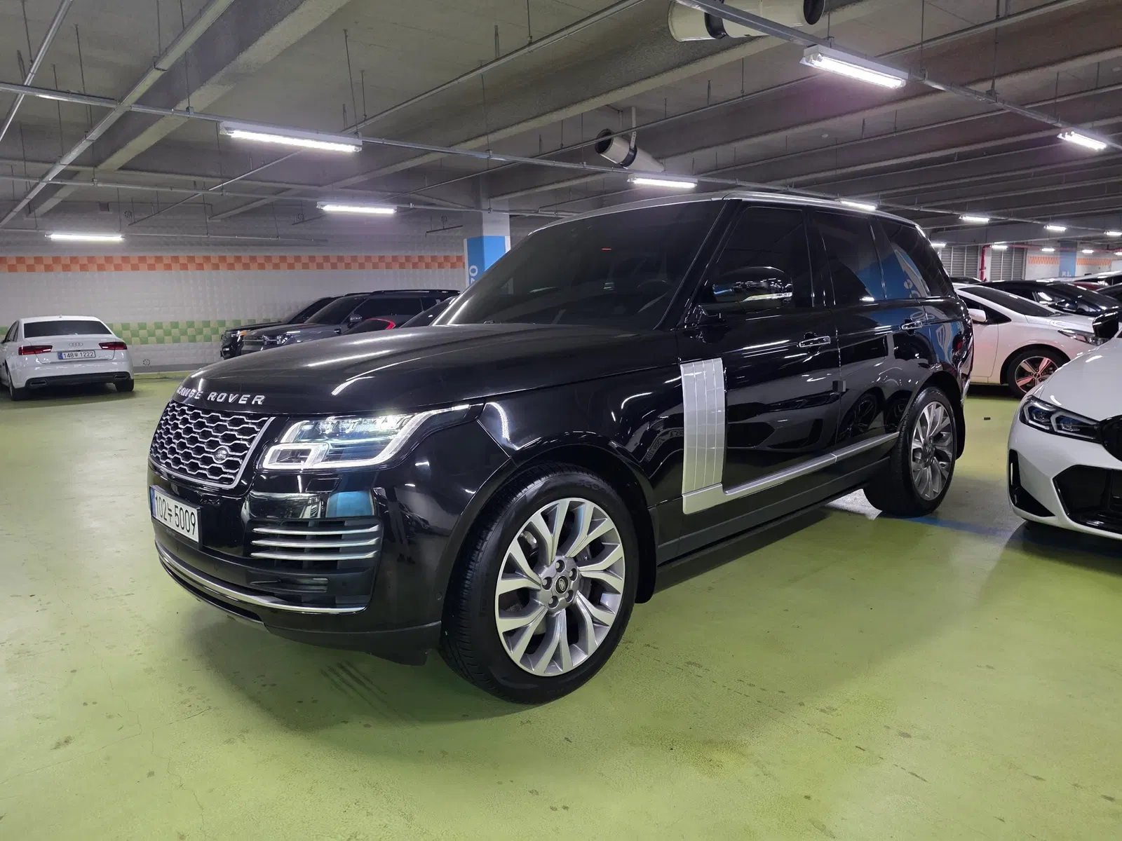 Land Rover Range Rover 4e génération 4.4 SDV8 AB Diesel 2020 — photo 1 sur 23