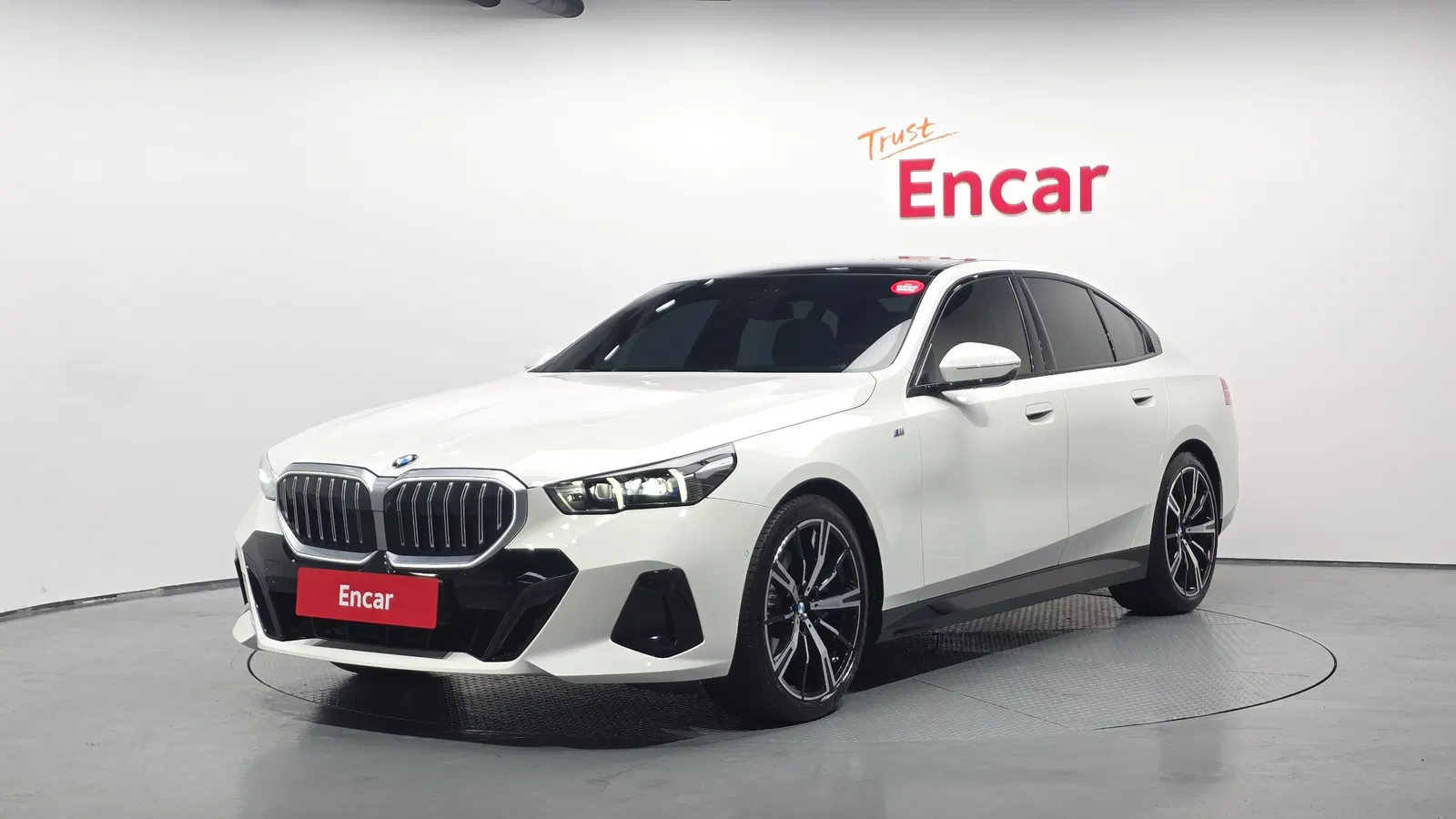 BMW Série 5 (G60) 530i xDrive M Sport 2024 — photo 1 sur 33