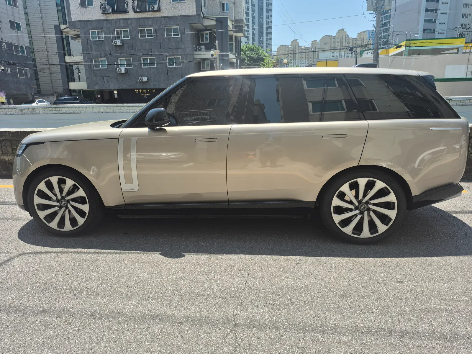 Land Rover Range Rover 5e génération P530 AB LWB 2025 — photo 1 sur 20