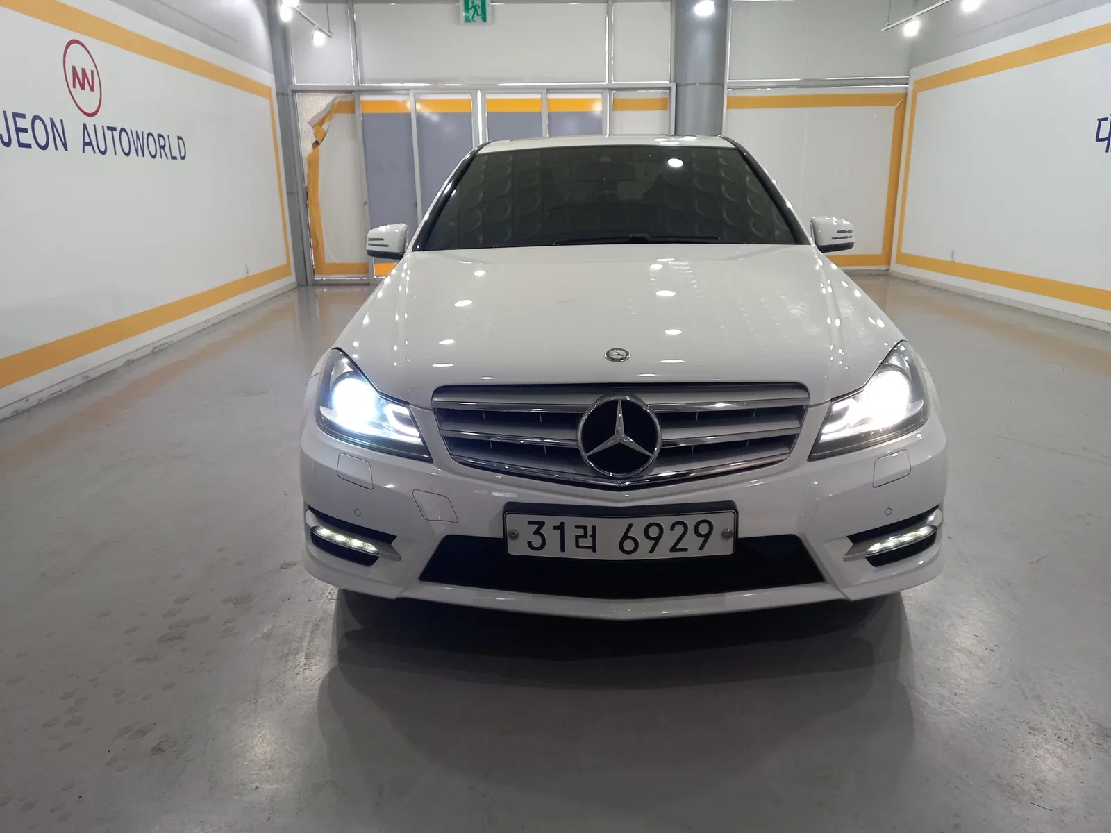 Mercedes-Benz Classe C C200 CGI Avantgarde (W204) 2013 — photo 1 sur 20