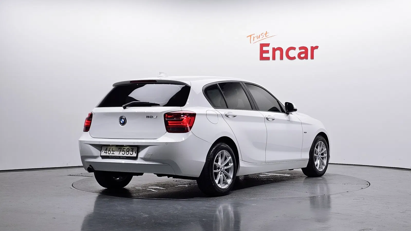 BMW Série 1 (F20) 118d Urban Pack1 5 portes 2013 — photo 1 sur 30