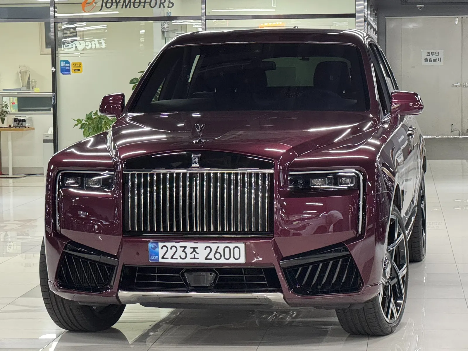Rolls-Royce Cullinan 6.7 V12 Black Badge 2025 — photo 1 sur 24