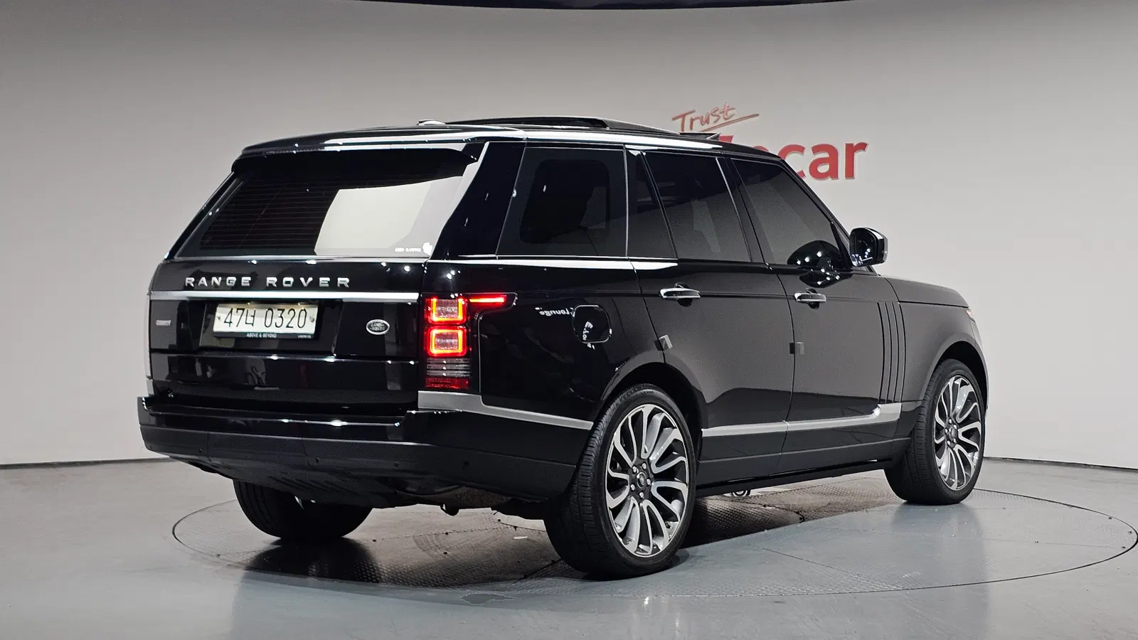 Land Rover Range Rover 4e génération 4.4 SDV8 AB Diesel 2016 — photo 1 sur 44