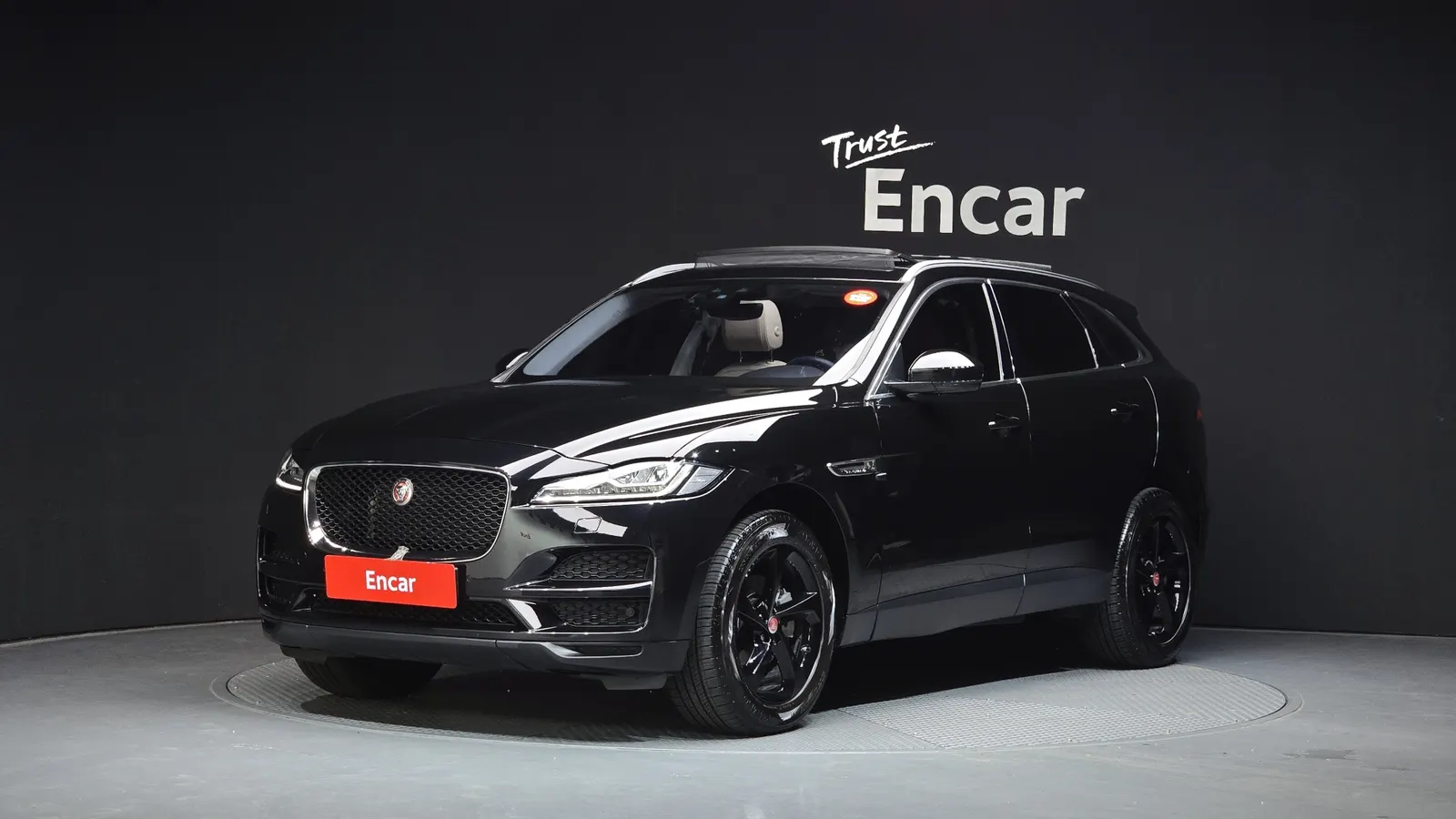 Jaguar F-PACE 20d Prestige 2019 — photo 1 sur 33