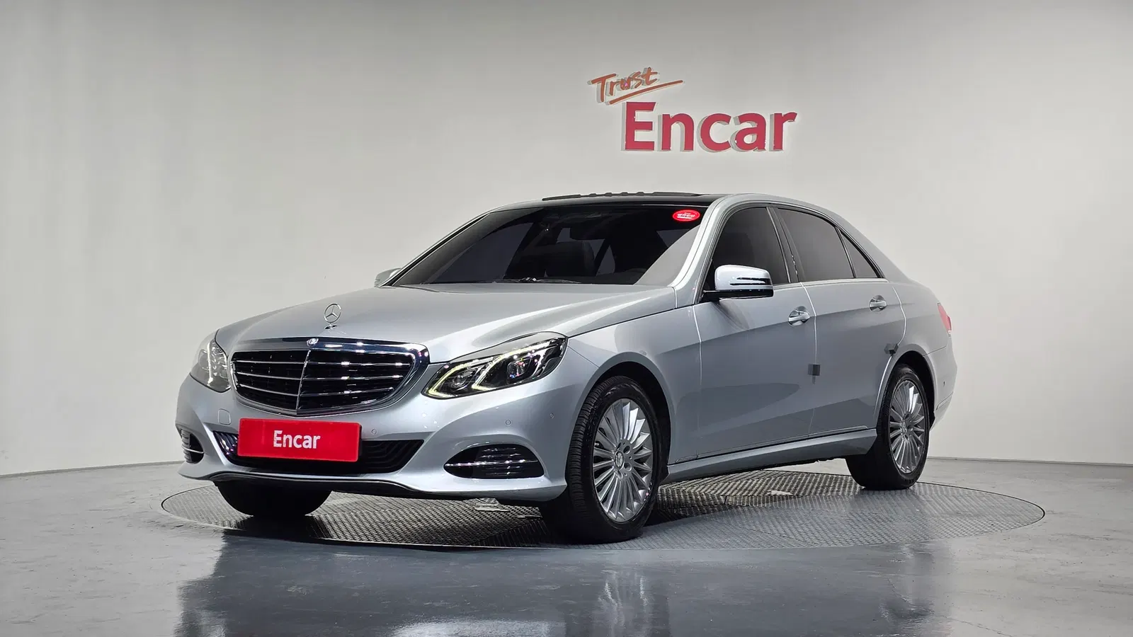 Mercedes-Benz Classe E E300 Elegance (W212) 2014 — photo 1 sur 20