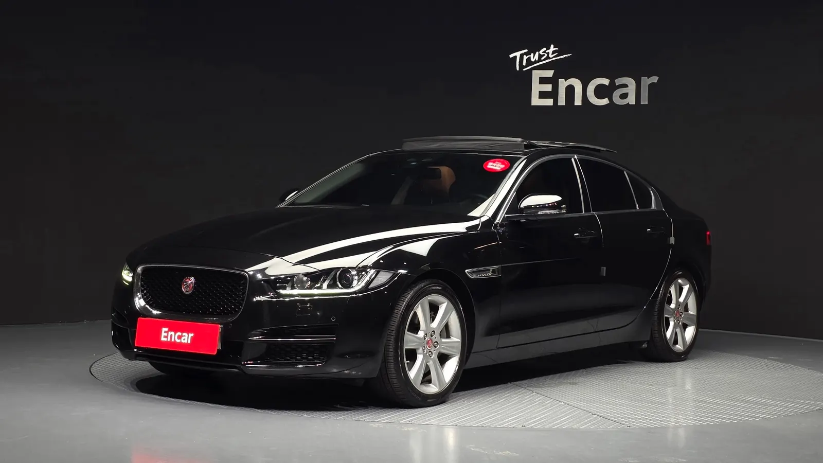 Jaguar XE 20d Portfolio AWD 2017 — photo 1 sur 40