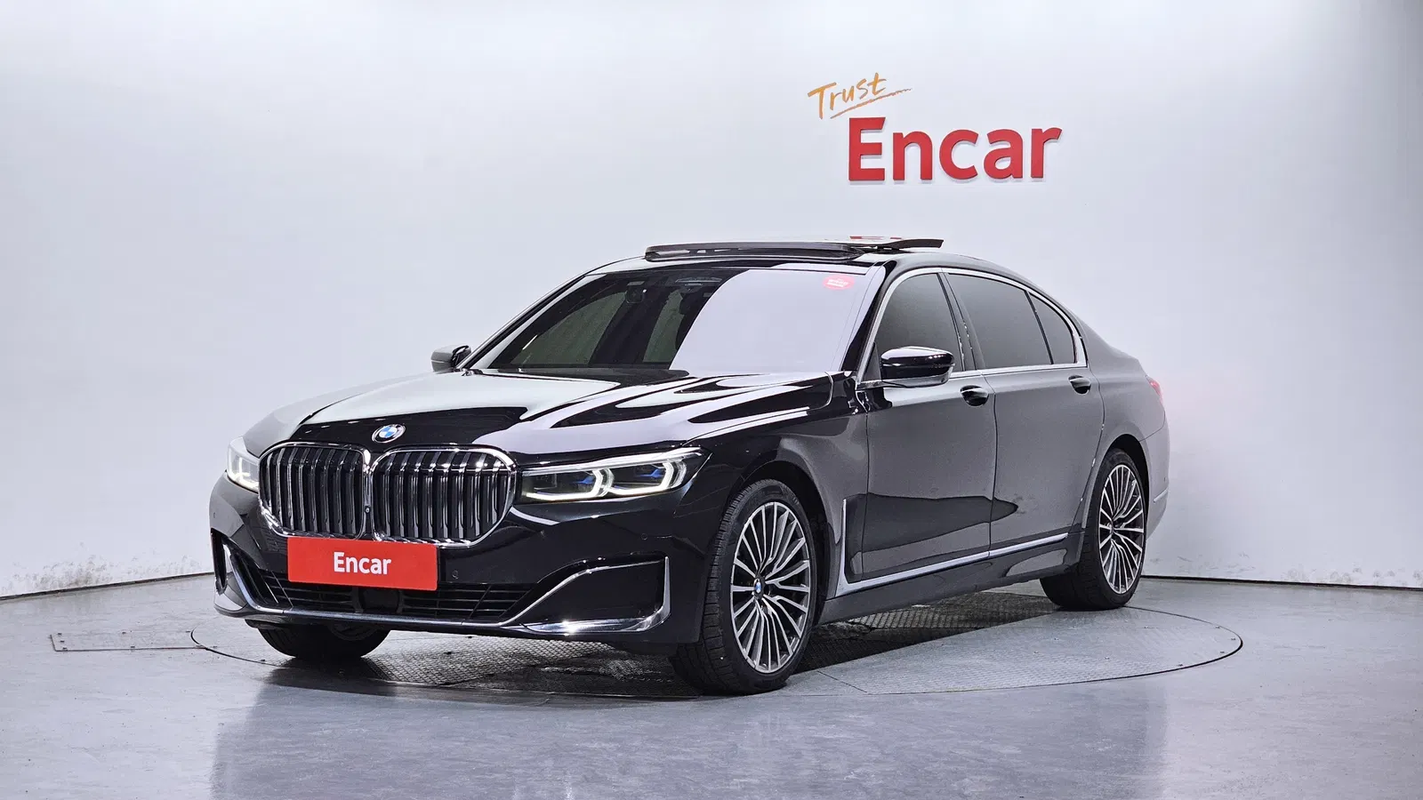 BMW Série 7 (G11) 740Li xDrive Design Pure Excellence 2021 — photo 1 sur 38