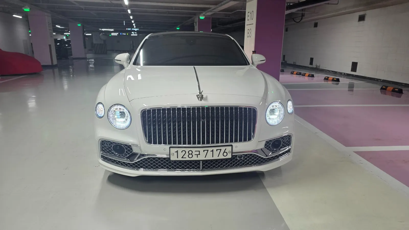 Bentley Flying Spur 3e génération 4.0 2022 — photo 1 sur 26