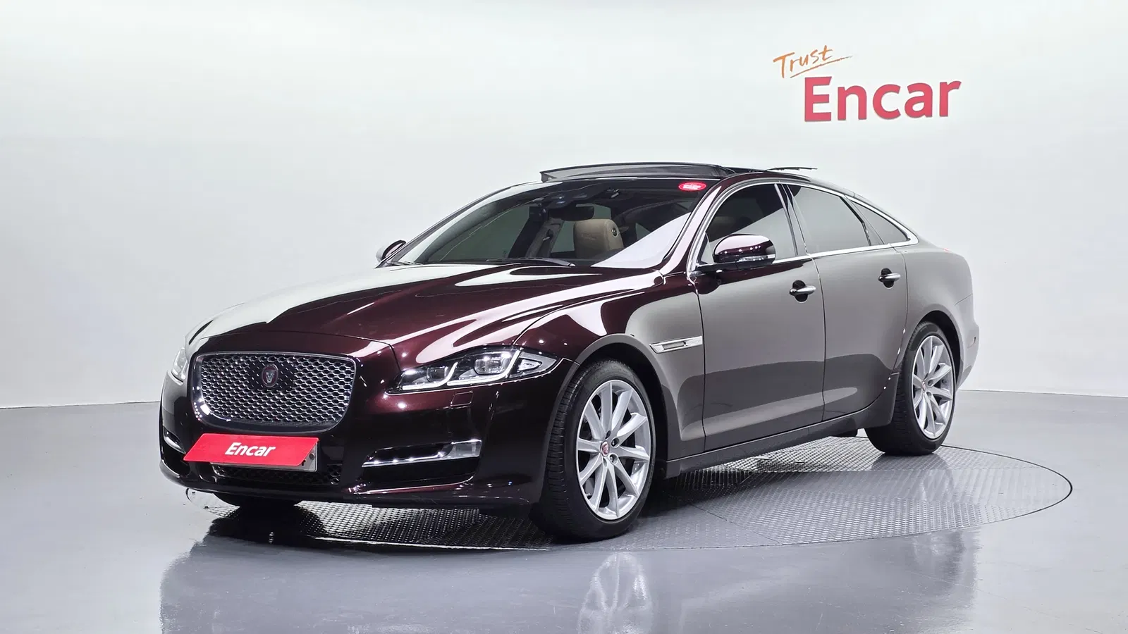 Jaguar All New XJ 3.0D Premium Luxury SWB 2018 — photo 1 sur 33