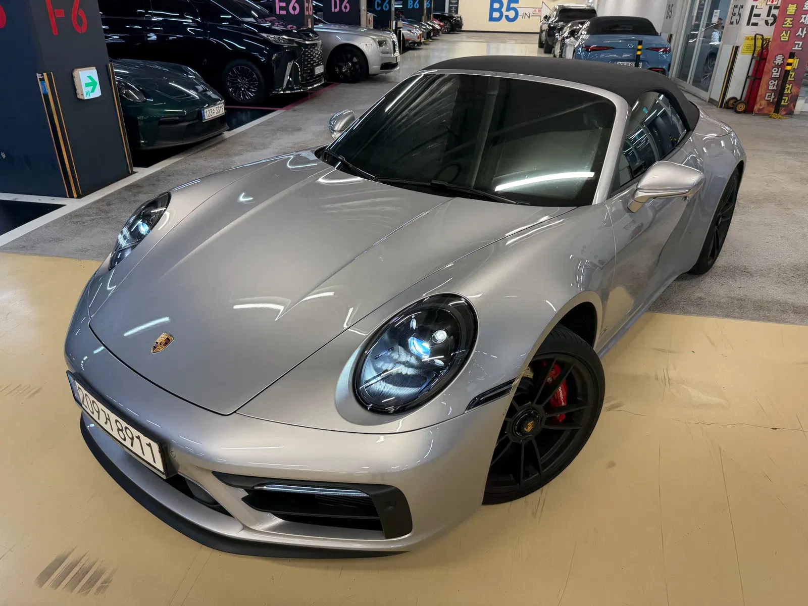 Porsche 911 (992) Carrera 4 GTS Cabriolet 2022 — photo 1 sur 25