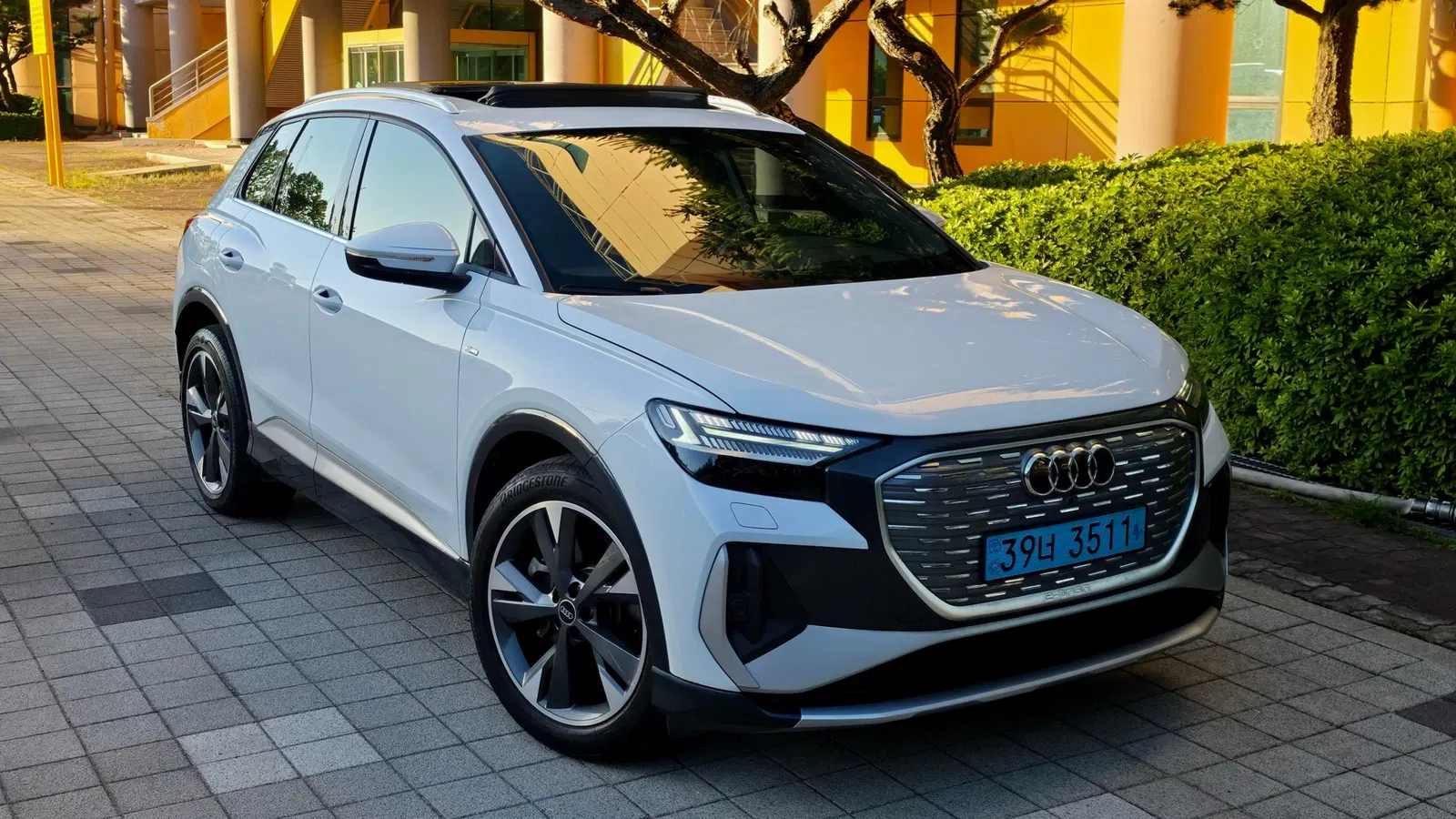 Audi Q4 e-tron (F4) 40 Premium 2022 — photo 1 sur 26