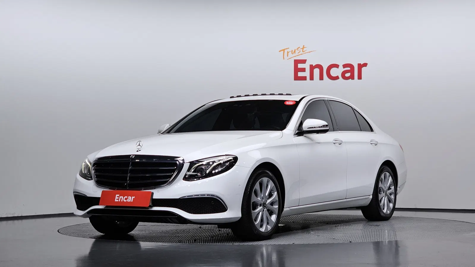 Mercedes-Benz Classe E E300 Exclusive (W213) 2018 — photo 1 sur 20