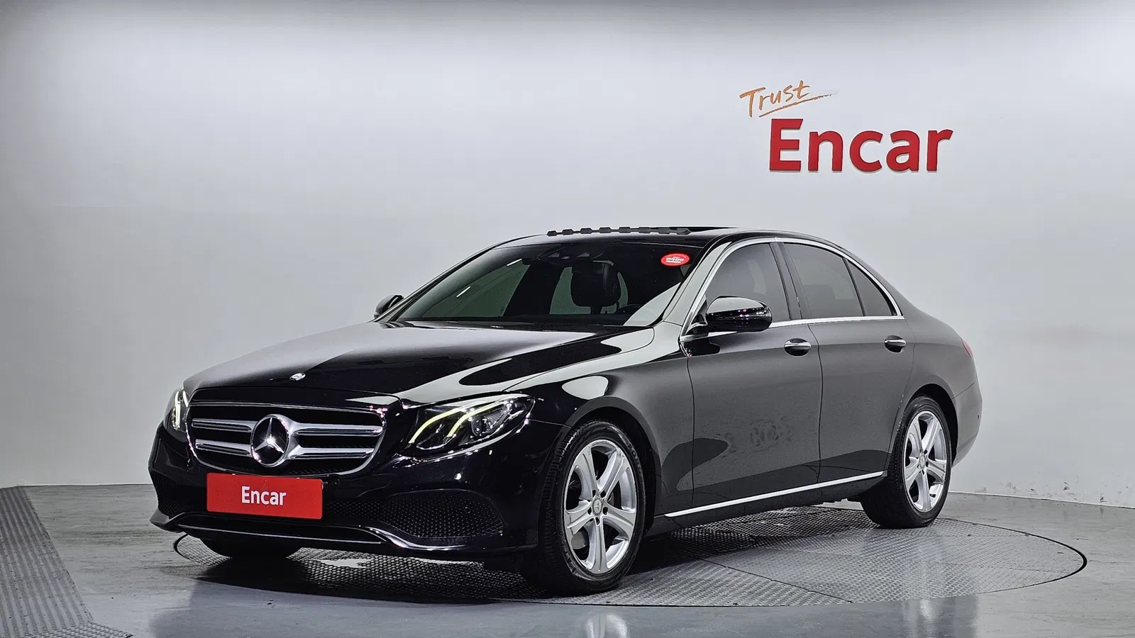 Mercedes-Benz Classe E E200 Avantgarde (W213) 2017 — photo 1 sur 20