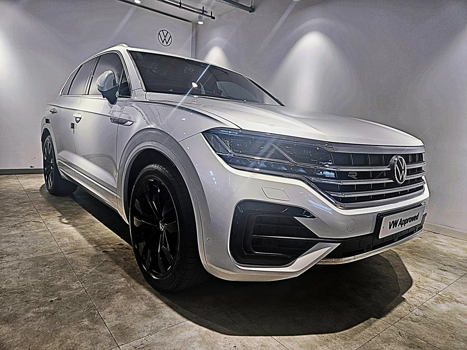 Volkswagen Touareg 3e génération 3.0 TDI R-Line 2023 — photo 1 sur 19