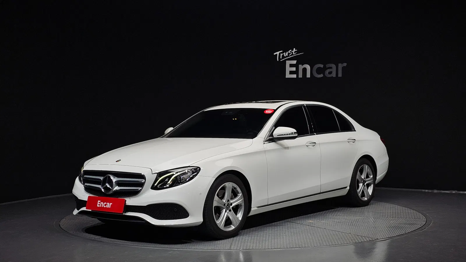 Mercedes-Benz Classe E E200 Avantgarde (W213) 2018 — photo 1 sur 30