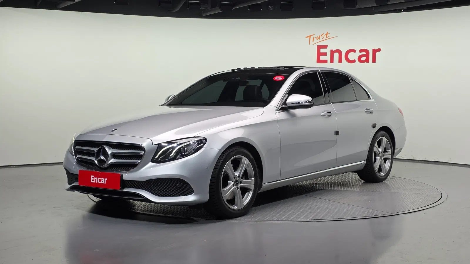 Mercedes-Benz Classe E E200 Avantgarde (W213) 2018 — photo 1 sur 31