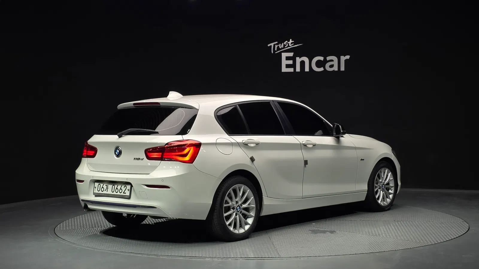 BMW Série 1 (F20) 118d Sport 5 portes 2016 — photo 1 sur 31