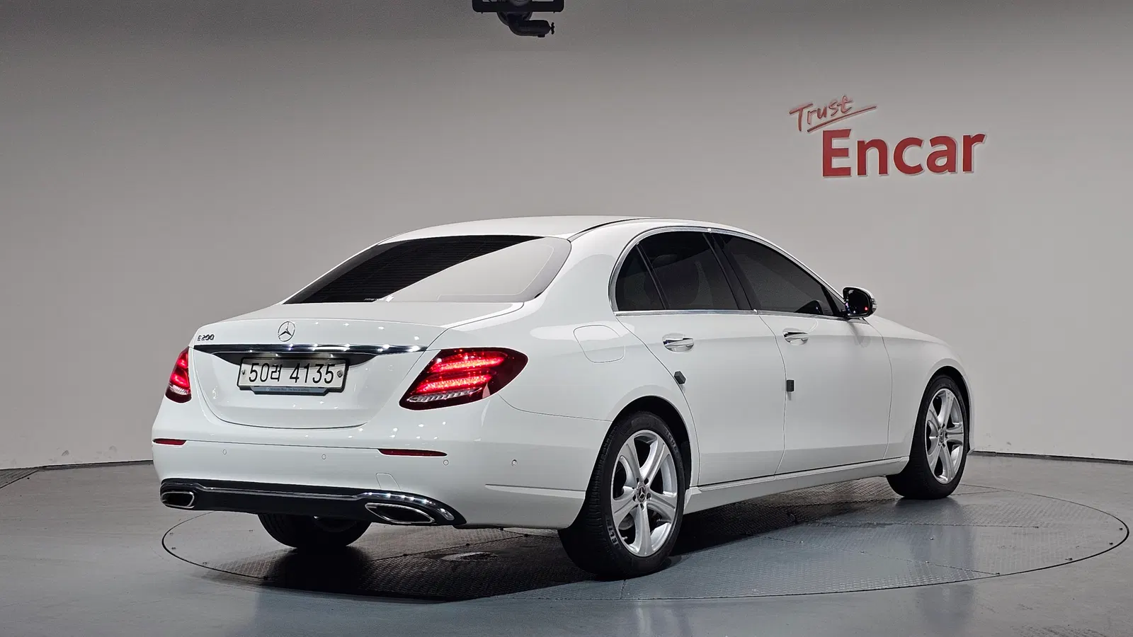 Mercedes-Benz Classe E E200 Avantgarde (W213) 2018 — photo 1 sur 33