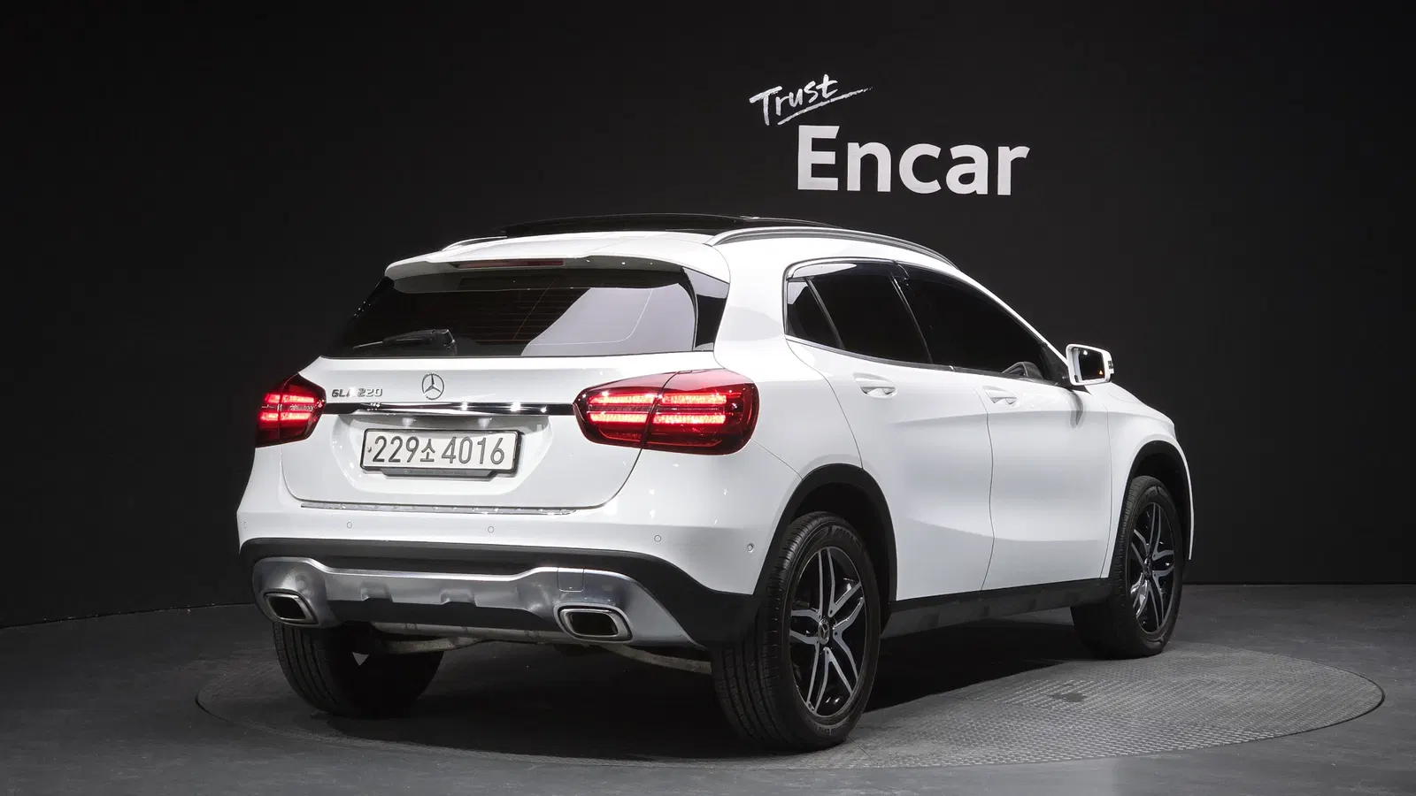 Mercedes-Benz GLA GLA220 Premium (X156) 2018 — photo 1 sur 31