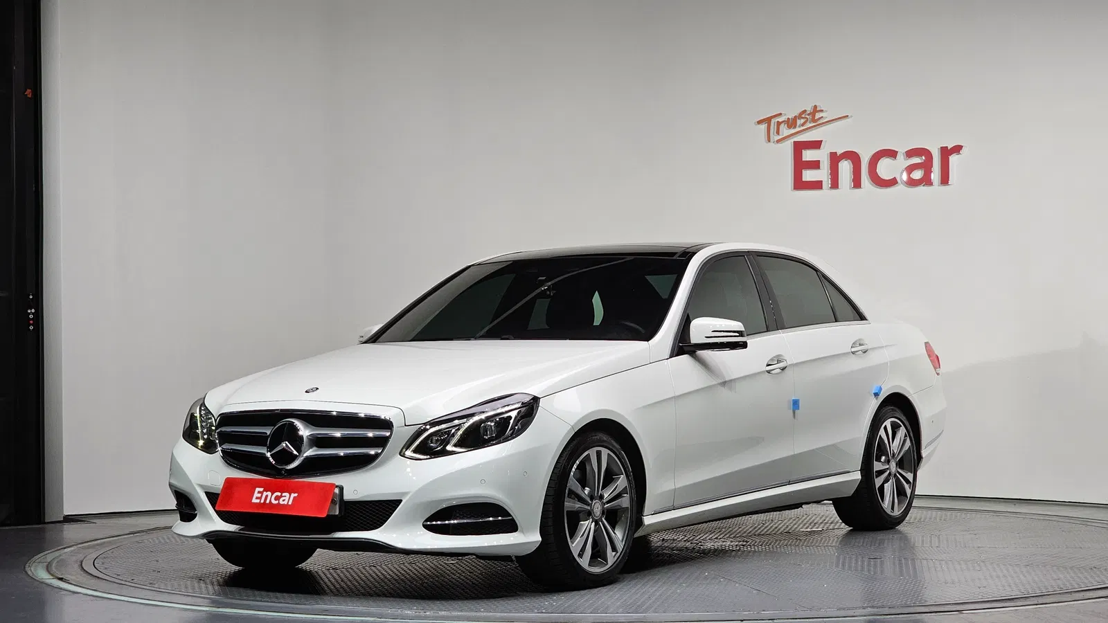 Mercedes-Benz Classe E E300 4MATIC Avantgarde (W212) 2015 — photo 1 sur 20